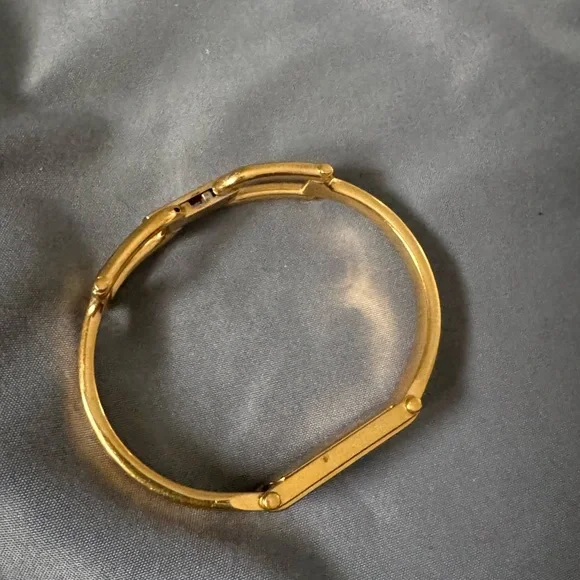 Gucci 1500L Bangle Watch - gold and black - Picture 8 of 9